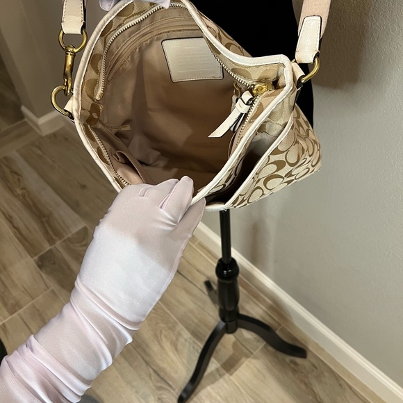 PREOWNED VINTAGE COACH CROSSBODY - Picture 6 of 13